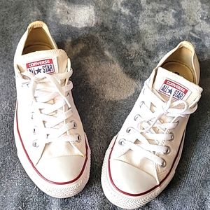 Size 8 women white converse